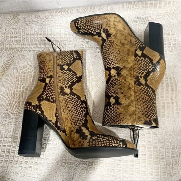 Zara Women’s Leather Animal Print Ankle Booties - Picture 7 of 9